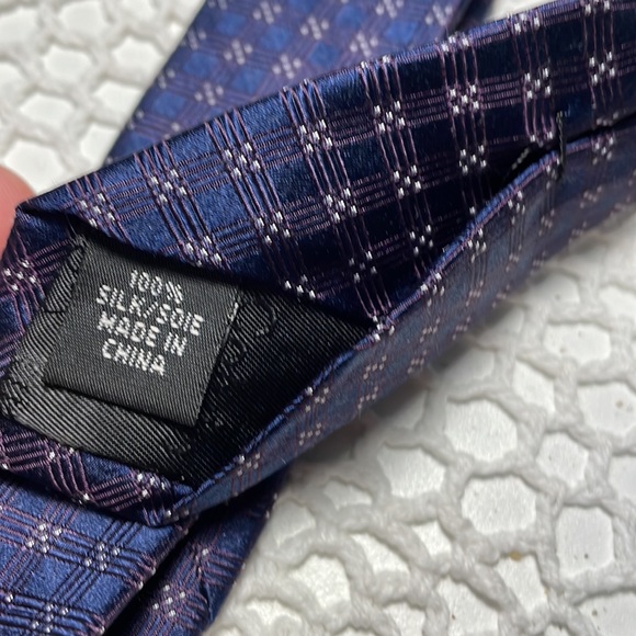 Calvin Klein 100% silk tie - Picture 6 of 6